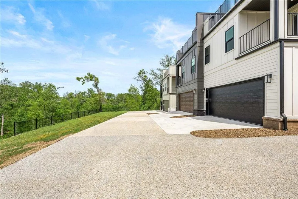 1039 NW A St, Bentonville, AR 72712