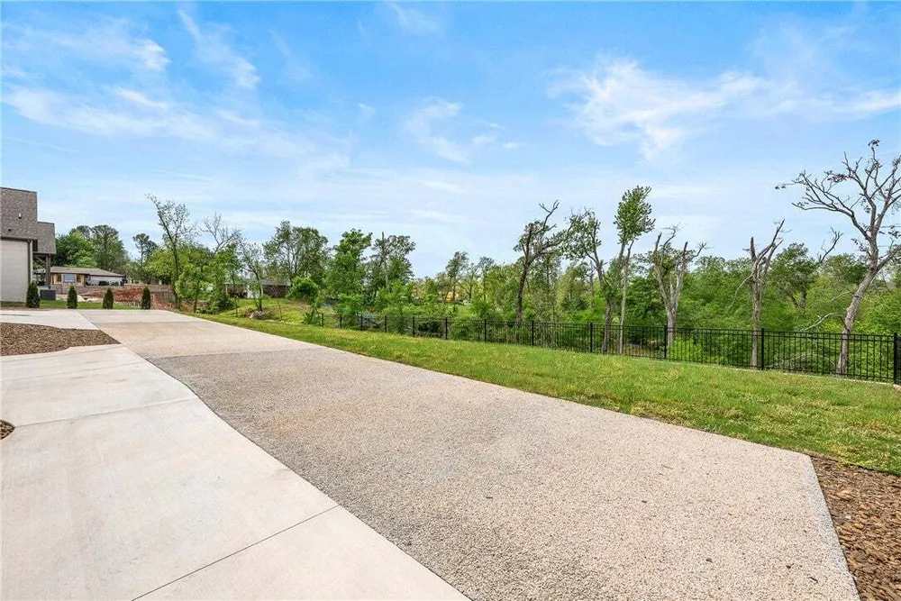 1039 NW A St, Bentonville, AR 72712