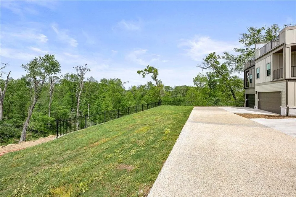 1039 NW A St, Bentonville, AR 72712