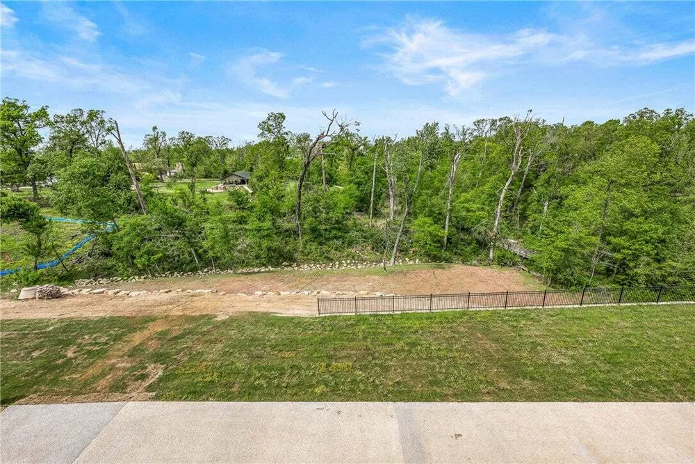 1039 NW A St, Bentonville, AR 72712