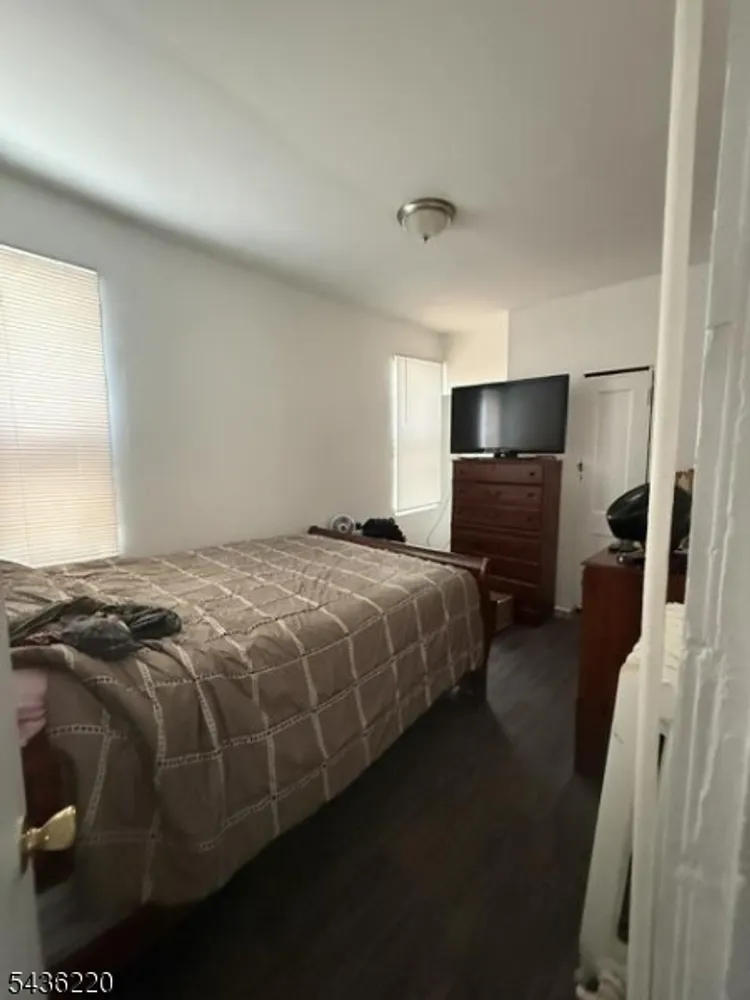 343 7th Ave, Newark, NJ 07107