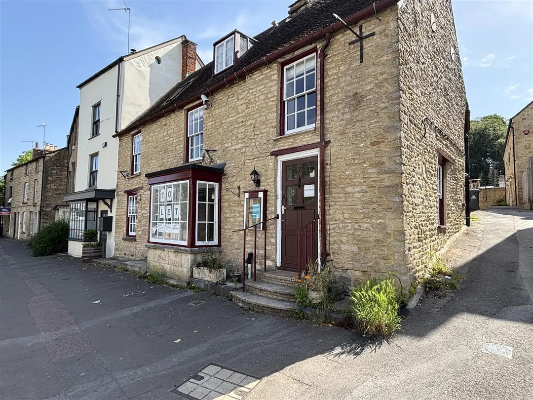 https://mr0.homeflow-assets.co.uk/files/photo/image/47451/0564/_x_/Yy1fE10nh0GNY5BKqs-IMA.jpg