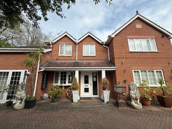 Brookwood Crescent, Carlton, NG4 1FU