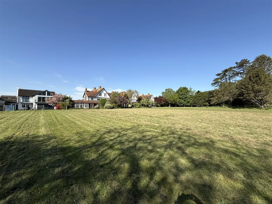 https://mr0.homeflow-assets.co.uk/files/photo/image/47451/4819/_x_/TOP260109_29.jpg