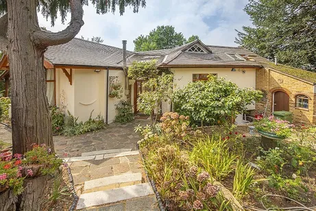 Liverpool Road, Kingston upon Thames, KT2