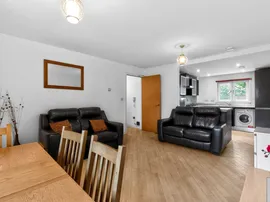 Chandlers Court, Stirling thumb 3