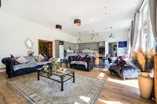 Flanchford Road, Reigate, RH2 photo 2