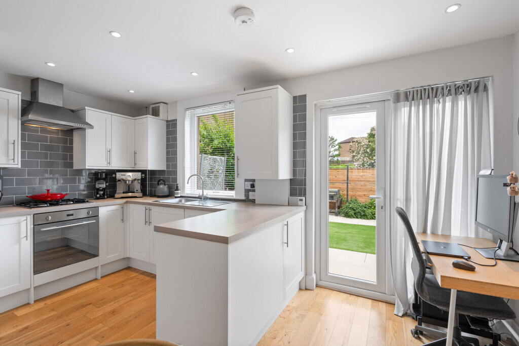 46 Logie Green Road, Canonmills, Edinburgh, EH7 4HD Image 8