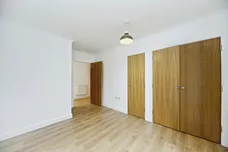 St. Catherines Close, London, SW20 photo 2