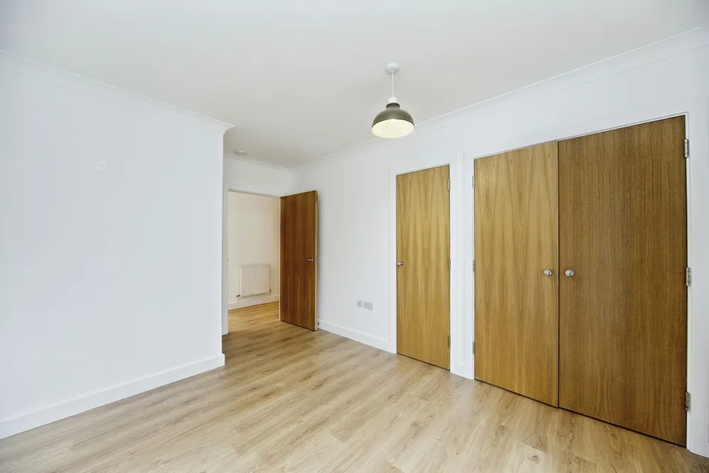 St. Catherines Close, London, SW20 photo 2