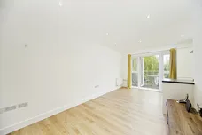 St. Catherines Close, London, SW20 photo 4