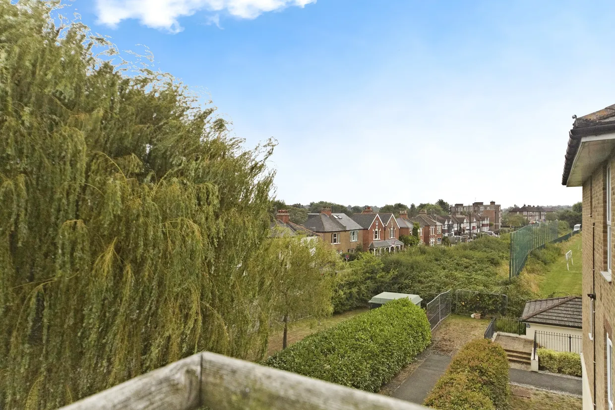 St. Catherines Close, London, SW20 photo 6