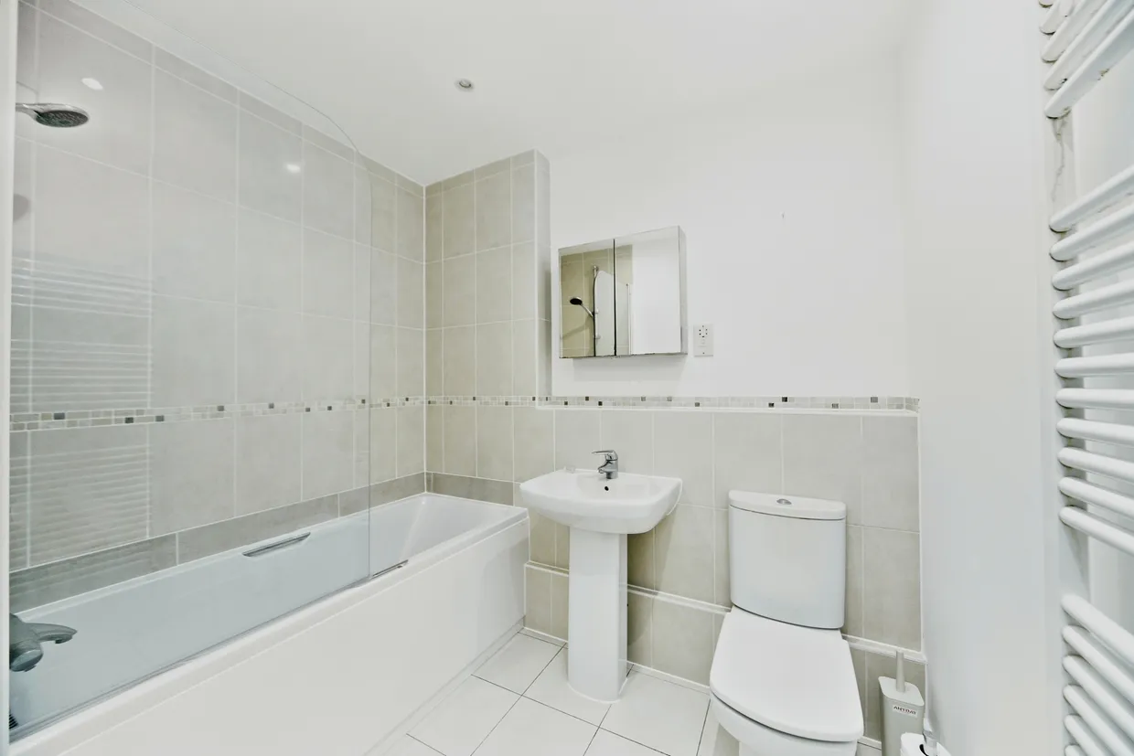 St. Catherines Close, London, SW20 photo 7