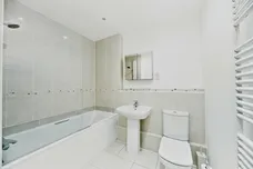 St. Catherines Close, London, SW20 photo 7