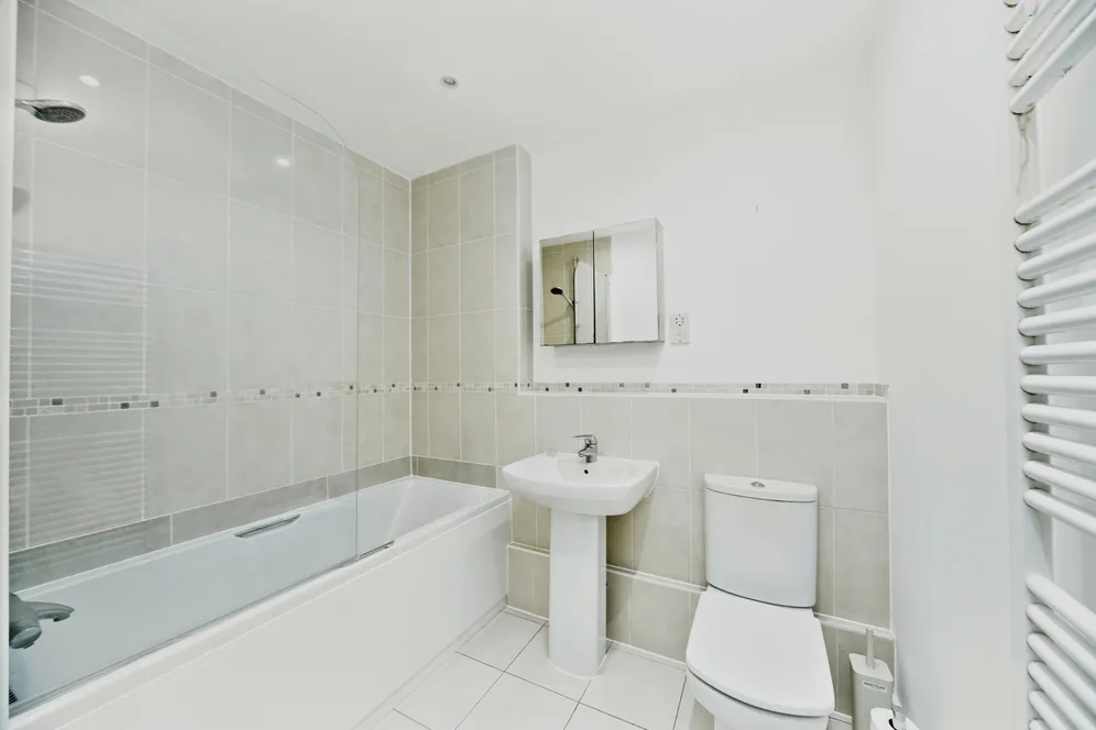 St. Catherines Close, London, SW20 photo 7