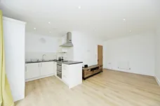 St. Catherines Close, London, SW20 photo 8