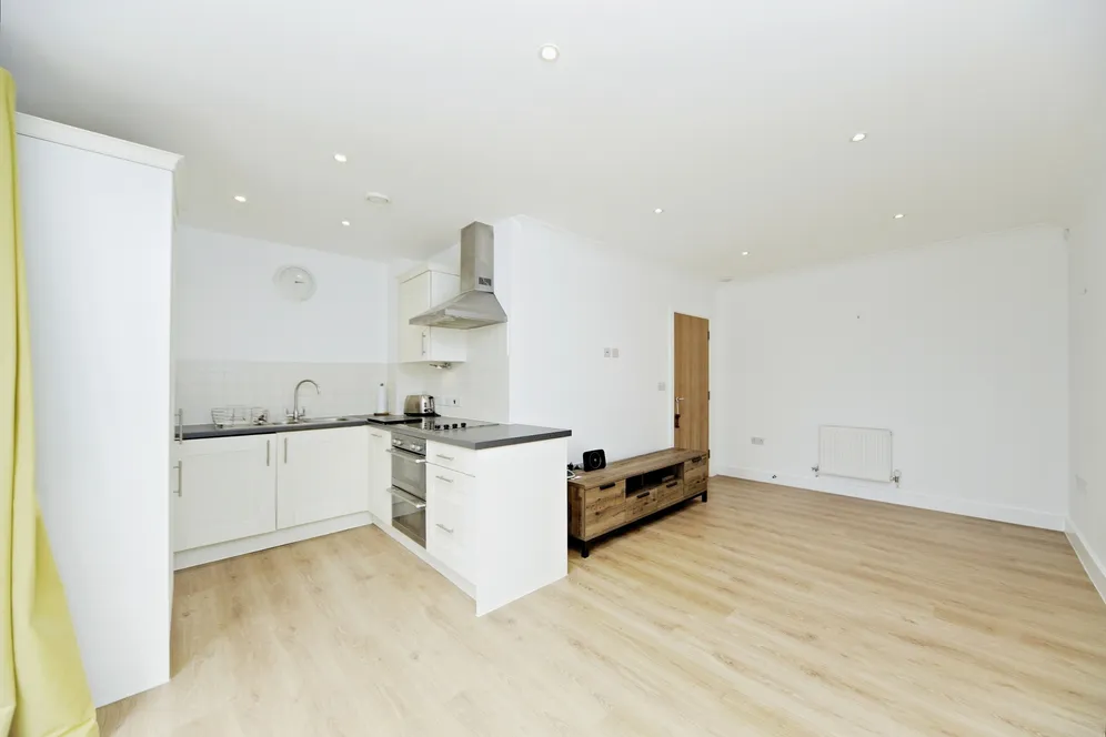 St. Catherines Close, London, SW20 photo 8