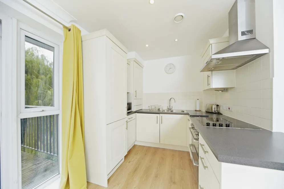 St. Catherines Close, London, SW20 photo 9