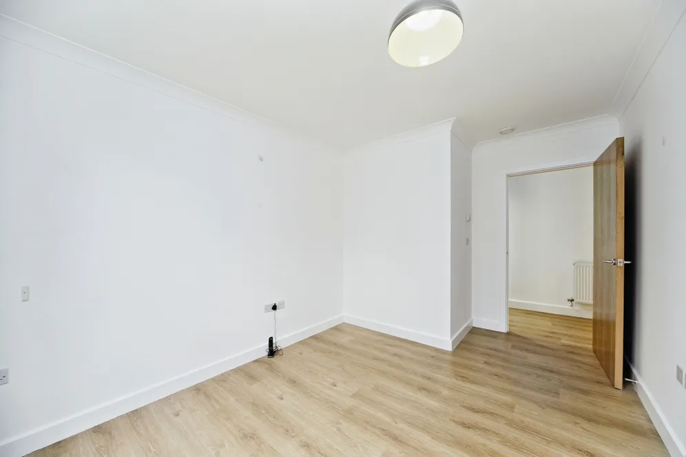 St. Catherines Close, London, SW20 photo 10