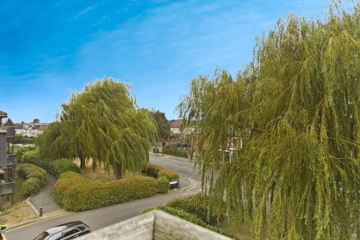 St. Catherines Close, London, SW20 photo 11