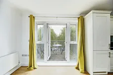 St. Catherines Close, London, SW20 photo 14