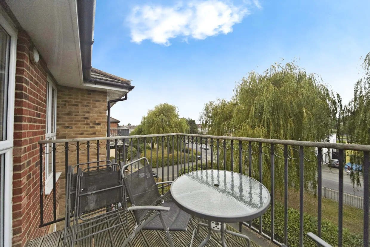 St. Catherines Close, London, SW20 photo 15