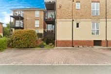 St. Catherines Close, London, SW20 photo 17