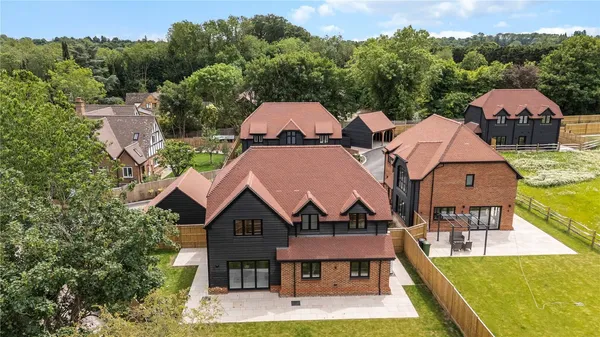 Huntersfield Farm, Fairlawn Road, Ban...