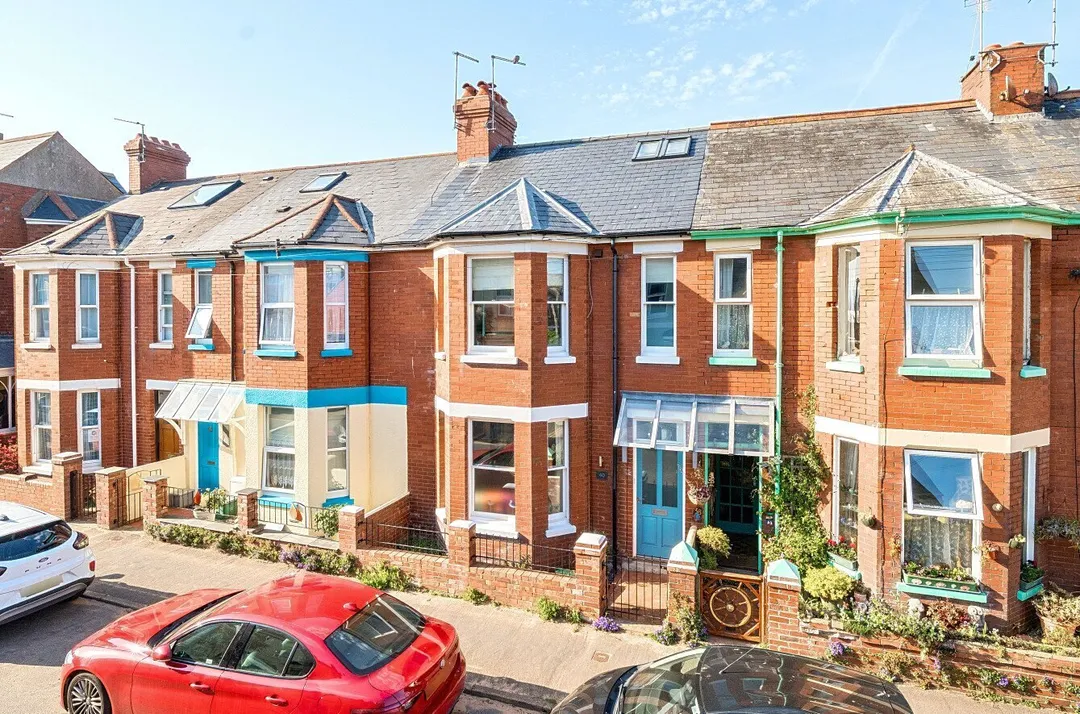 https://mr0.homeflow-assets.co.uk/files/photo/image/47453/9589/_x_/TOP260119_48.jpg