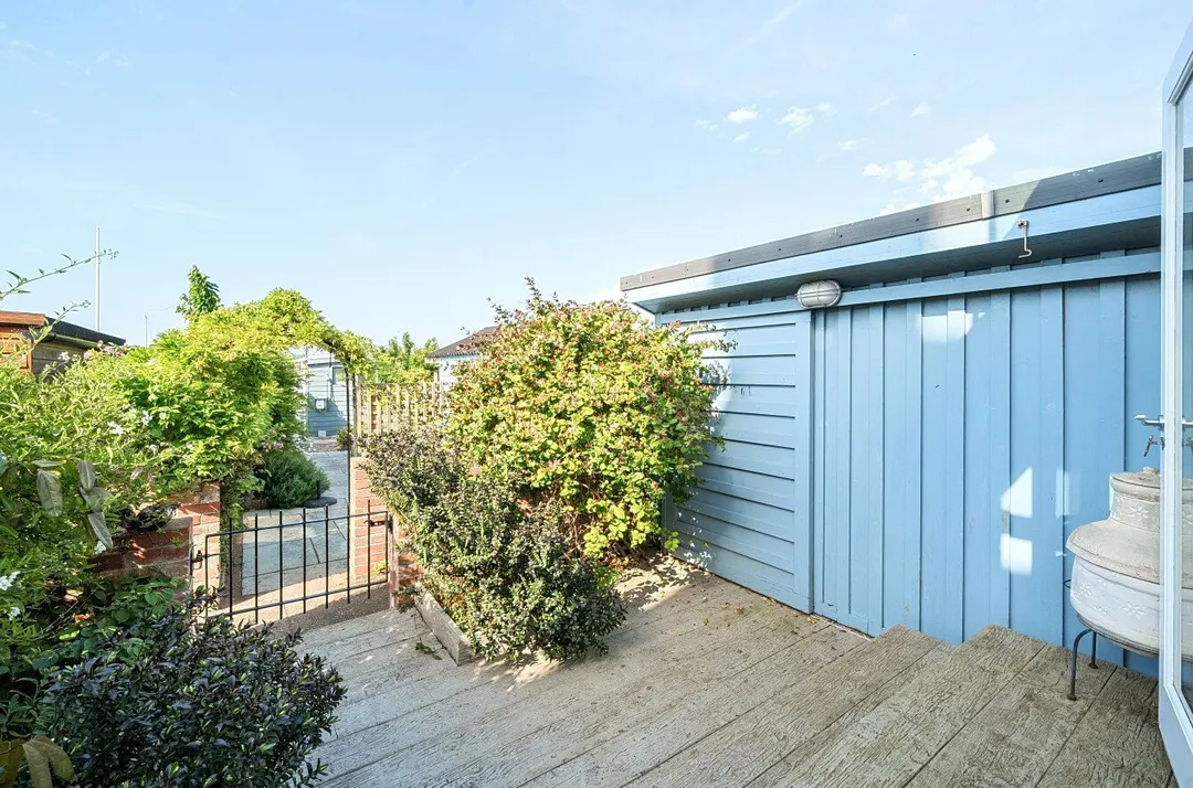 https://mr0.homeflow-assets.co.uk/files/photo/image/47453/9790/_x_/TOP260119_36.jpg