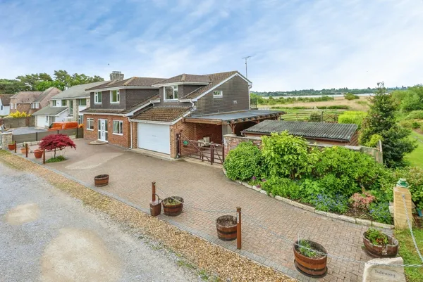 Beach Road, Upton, Poole, BH16