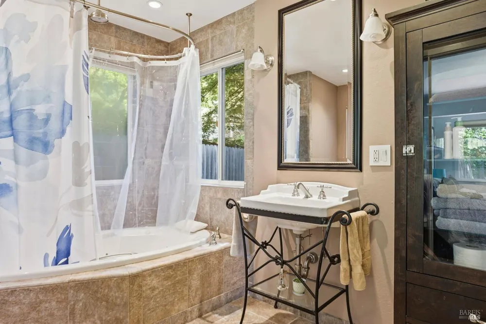 3 Tilden Dr, Novato, CA 94947