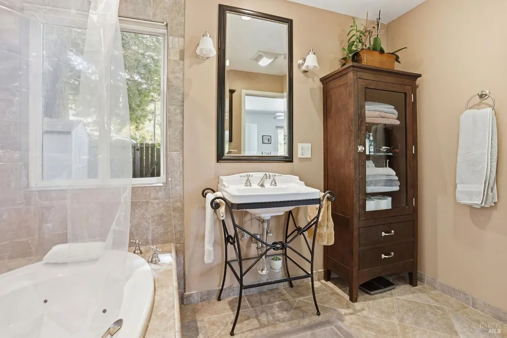 3 Tilden Dr, Novato, CA 94947