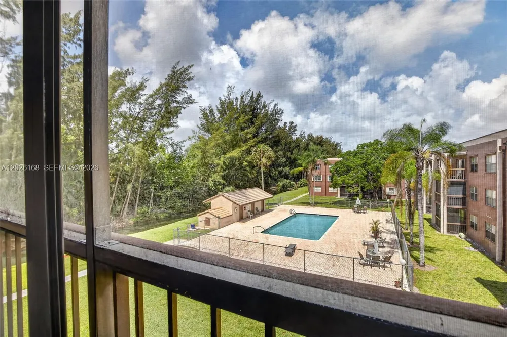 7020 Nova Dr, Davie, FL 33317