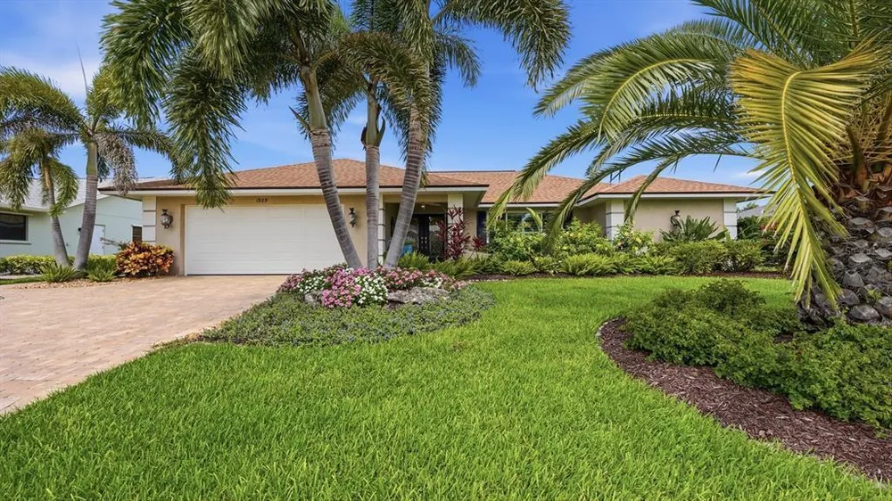 1929 Pebble Beach Ct, Venice, FL 34293