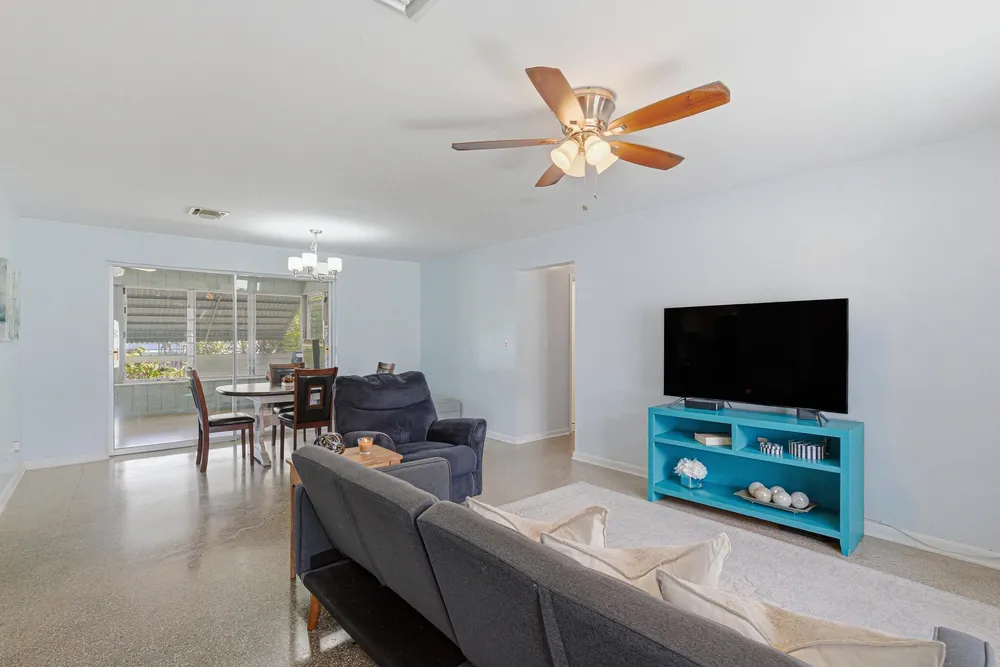 528 N A St, Lake Worth Beach, FL 33460