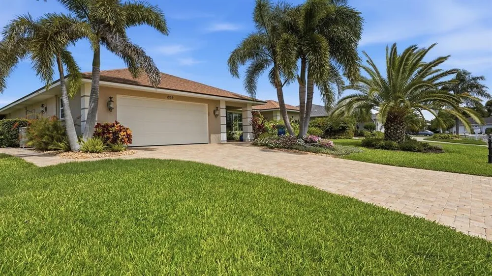 1929 Pebble Beach Ct, Venice, FL 34293