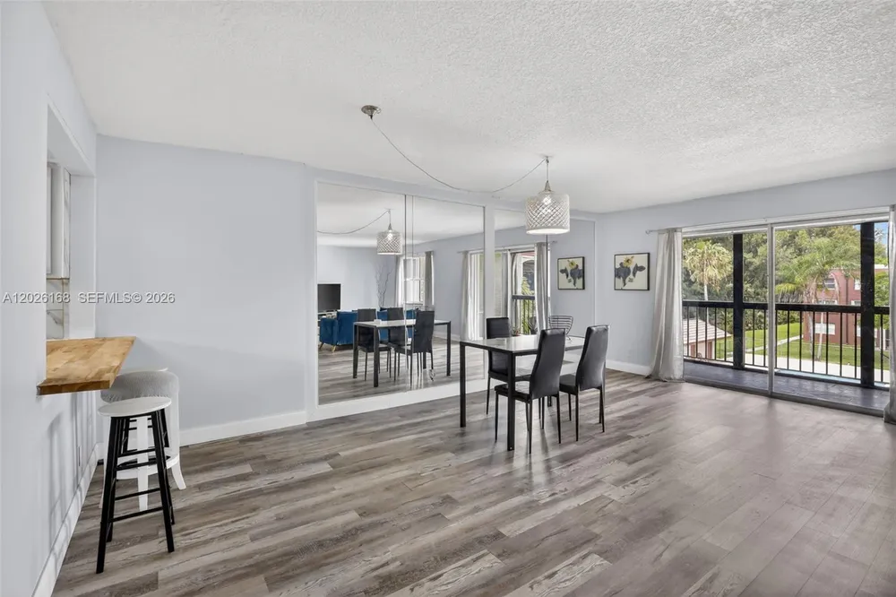 7020 Nova Dr, Davie, FL 33317