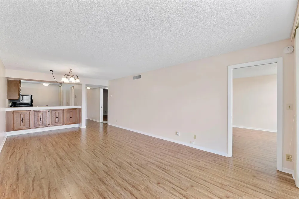6519 Coral Lake Dr, Margate, FL 33063