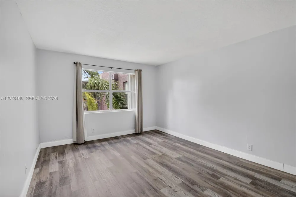 7020 Nova Dr, Davie, FL 33317