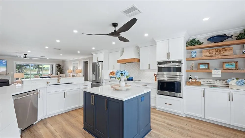 1929 Pebble Beach Ct, Venice, FL 34293