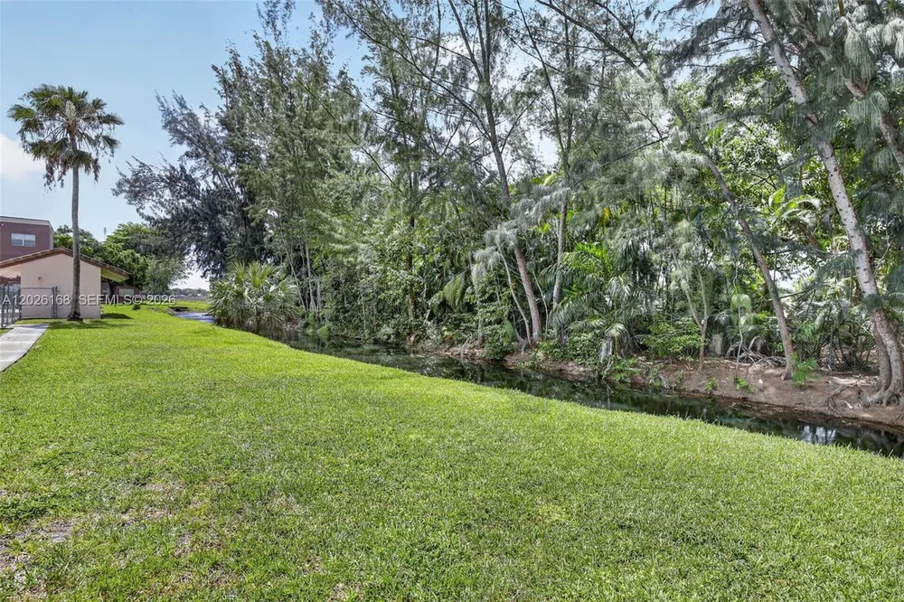 7020 Nova Dr, Davie, FL 33317