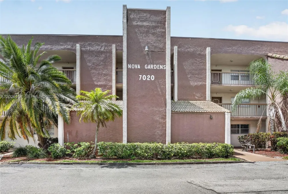 7020 Nova Dr, Davie, FL 33317