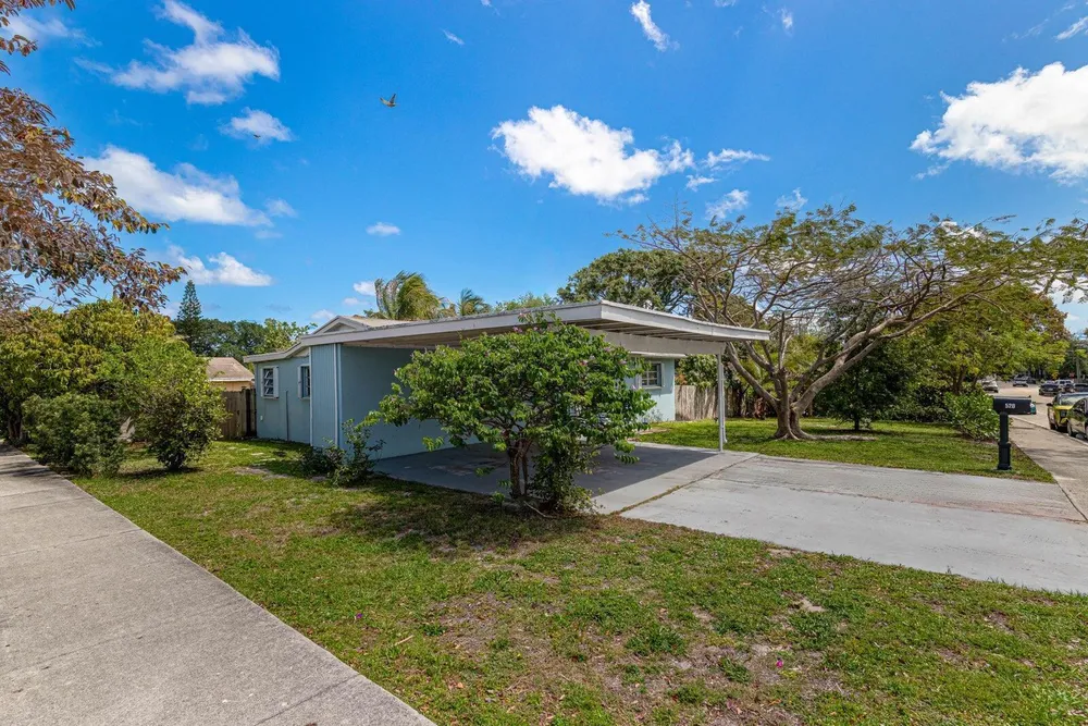 528 N A St, Lake Worth Beach, FL 33460