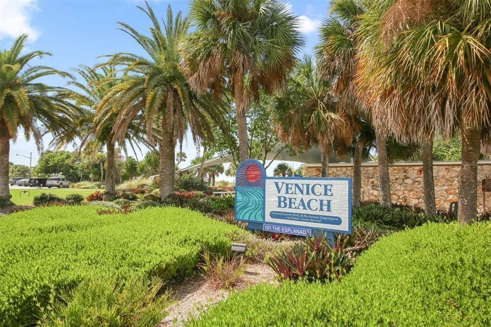 1929 Pebble Beach Ct, Venice, FL 34293