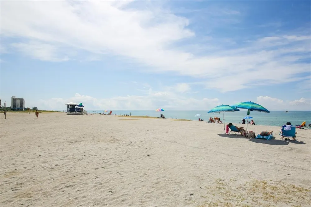 1929 Pebble Beach Ct, Venice, FL 34293