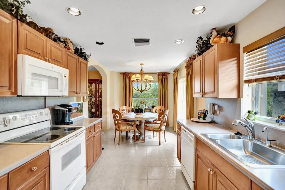 12434 Crystal Pointe Dr, Boynton Beach, FL 33437