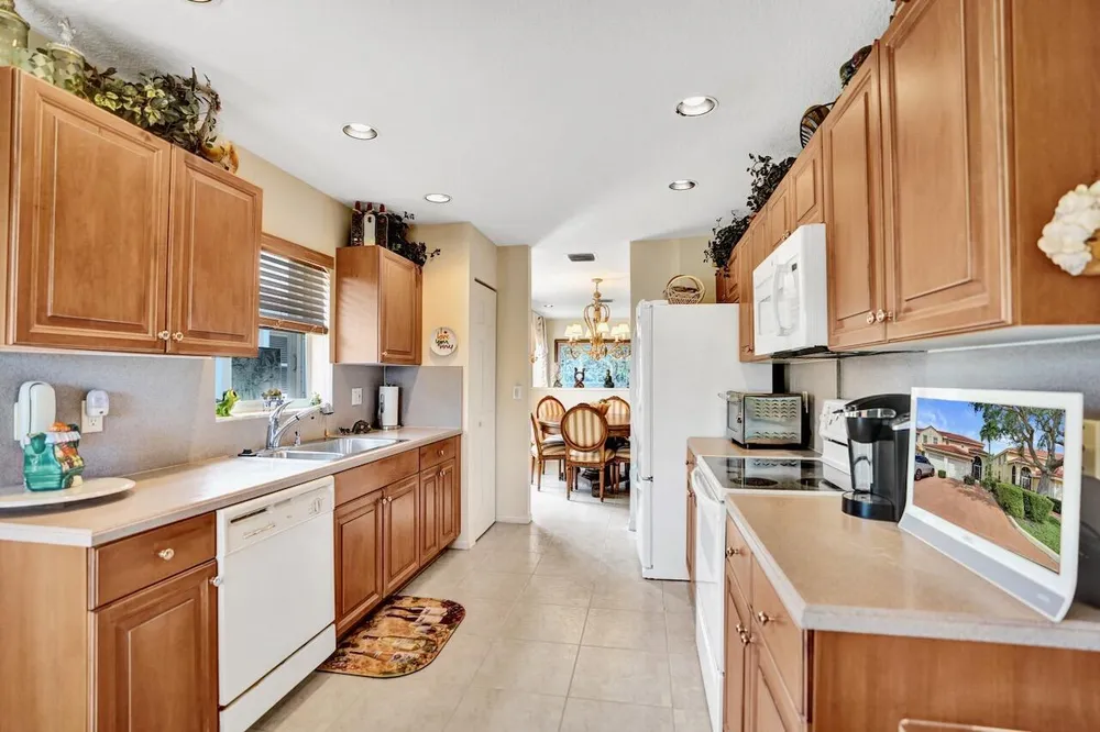 12434 Crystal Pointe Dr, Boynton Beach, FL 33437