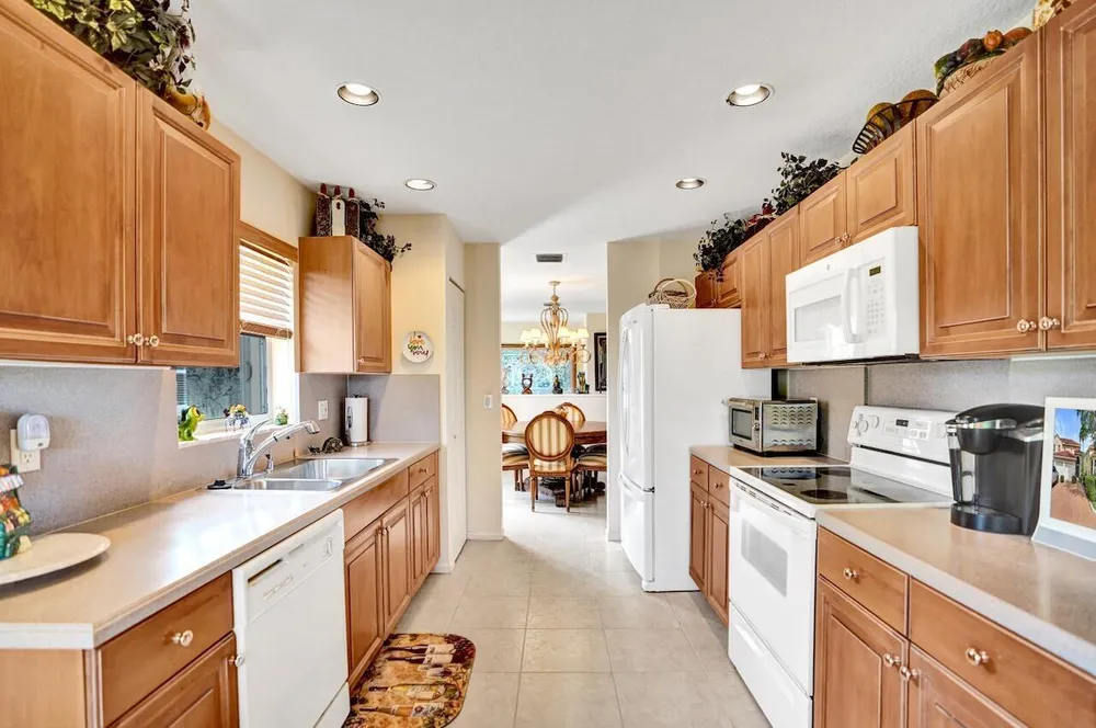 12434 Crystal Pointe Dr, Boynton Beach, FL 33437