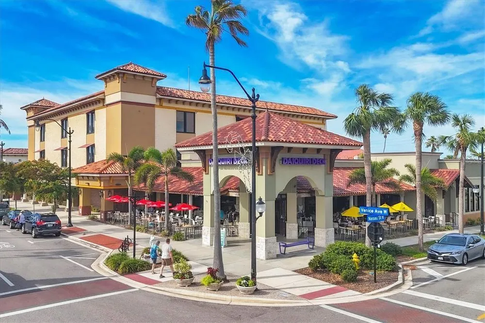 1929 Pebble Beach Ct, Venice, FL 34293